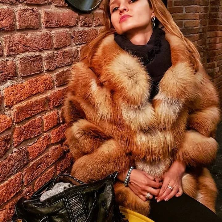 Voluminous convertible fox fur jacket