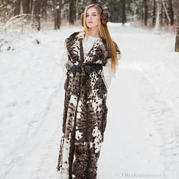 Floor-length mink gilet with a spotted pattern