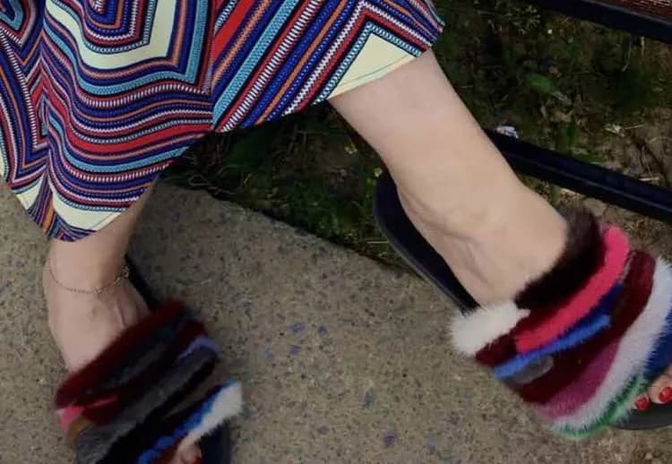 Норкавыя тапачкі ў рознакаляровую палоску