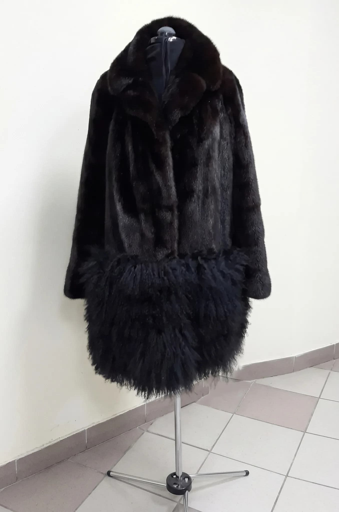 Coloured fur inlay