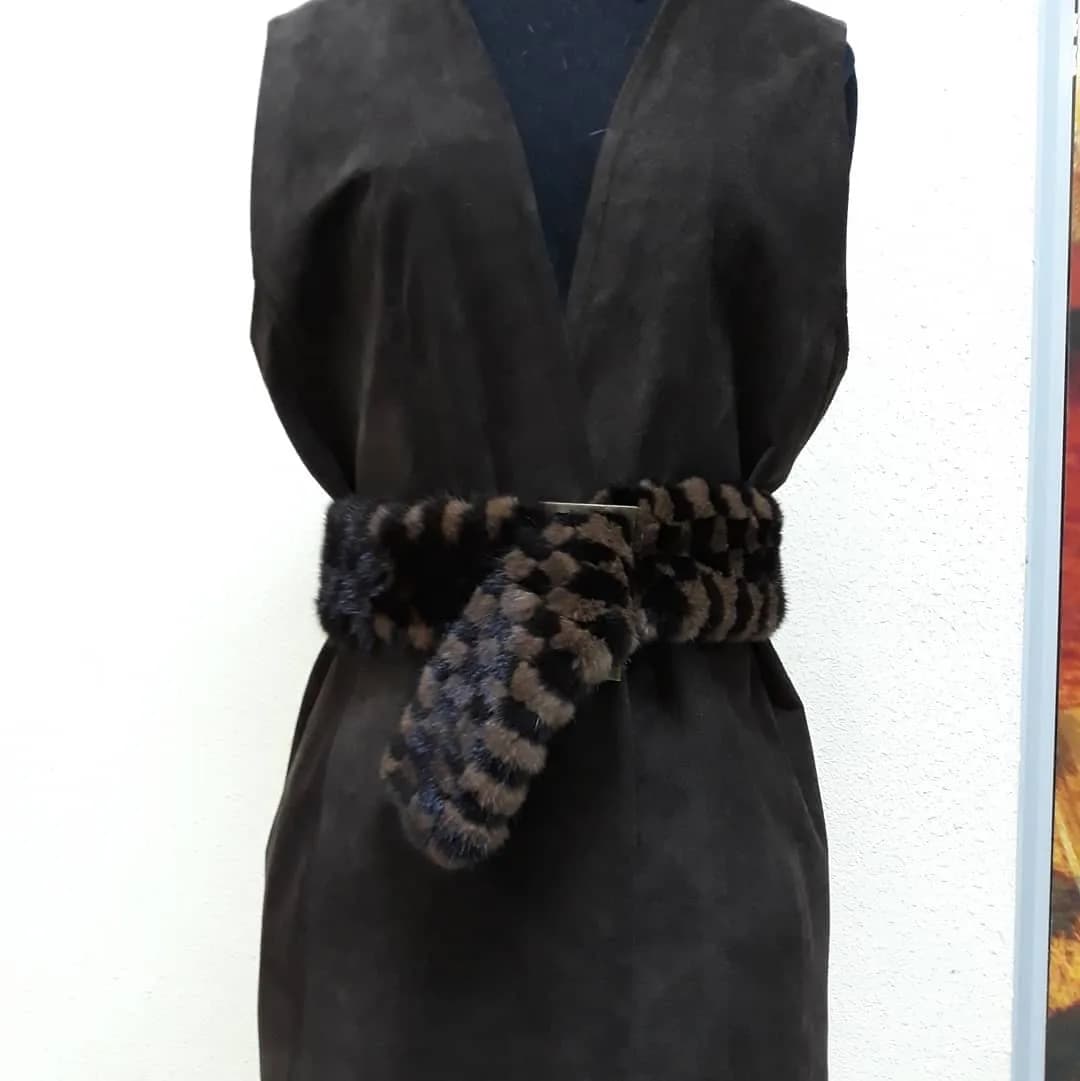 Mink belt with a chequerboard pattern