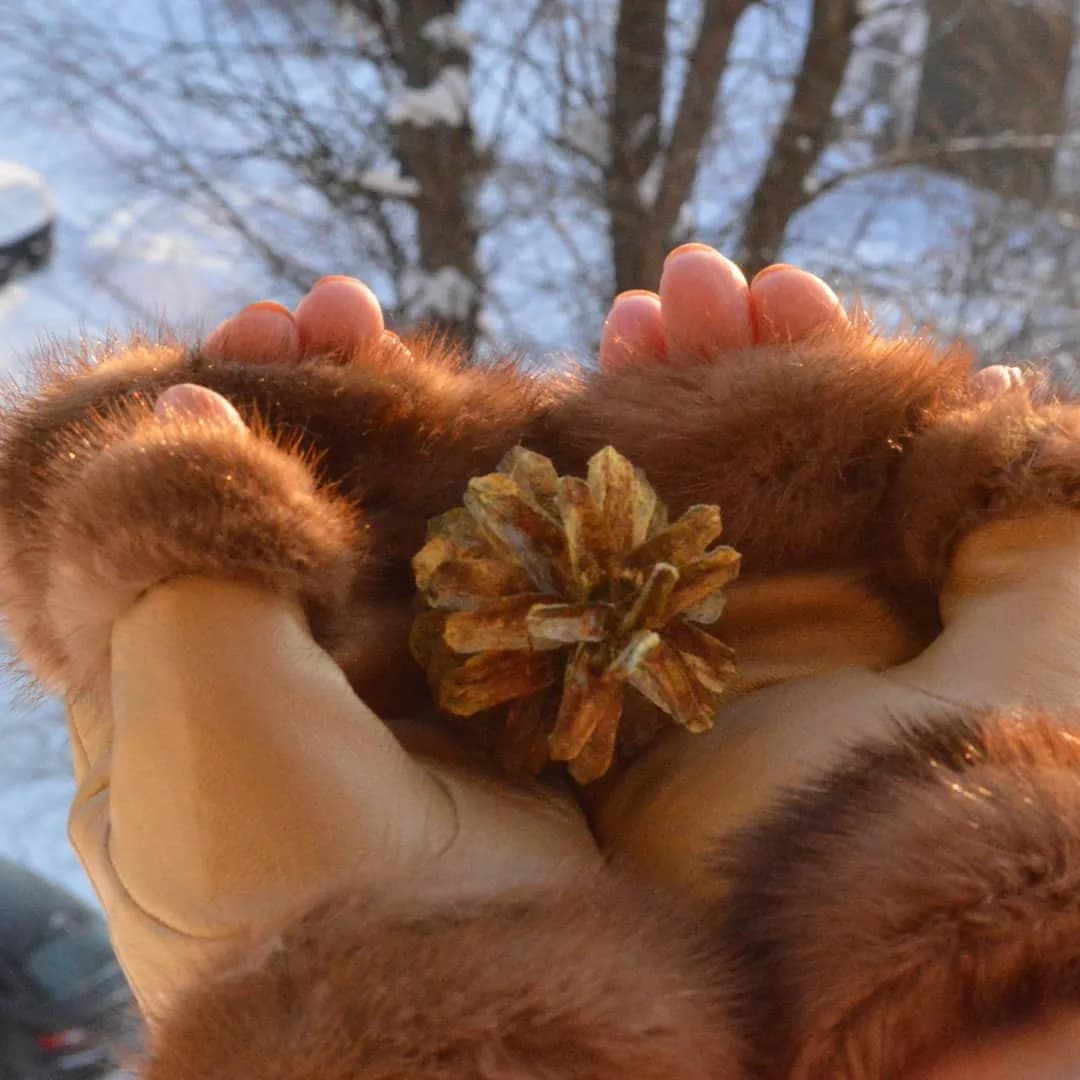 Gold leather fingerless gloves with ginger mink trim