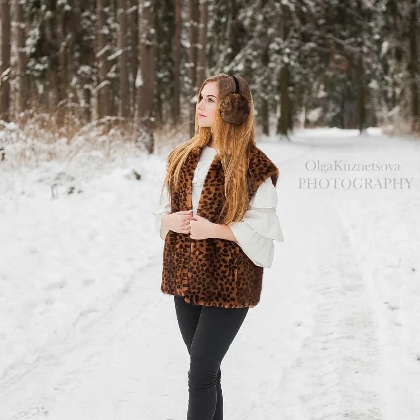 Mink gilet with a leopard pattern