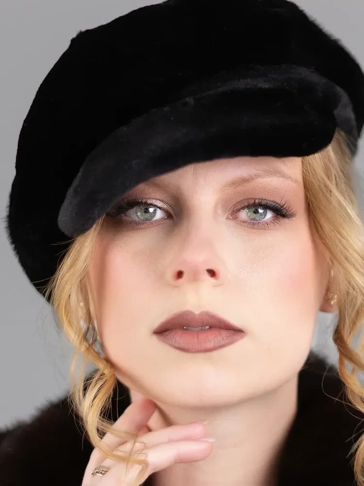 Black sheared mink beret with a peak